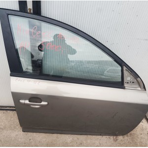 Dveře přední pravé kompletní Kia Ceed combi (2010-2012)